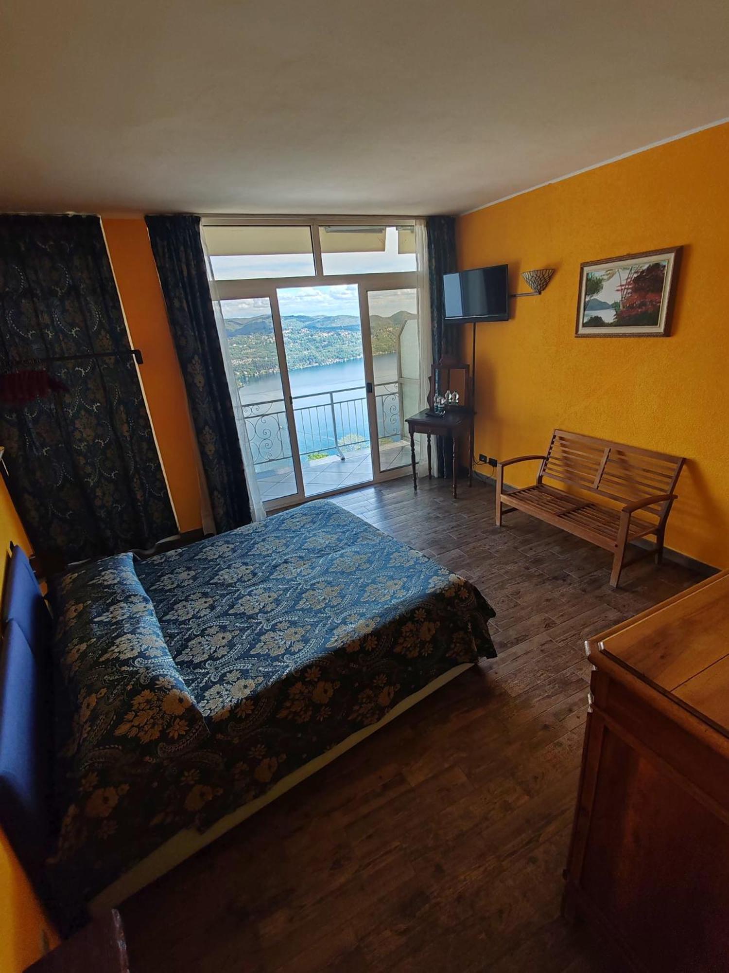 Hotel Panoramico Lago D'Orta (Adults Only) Madonna Del Sasso Екстериор снимка