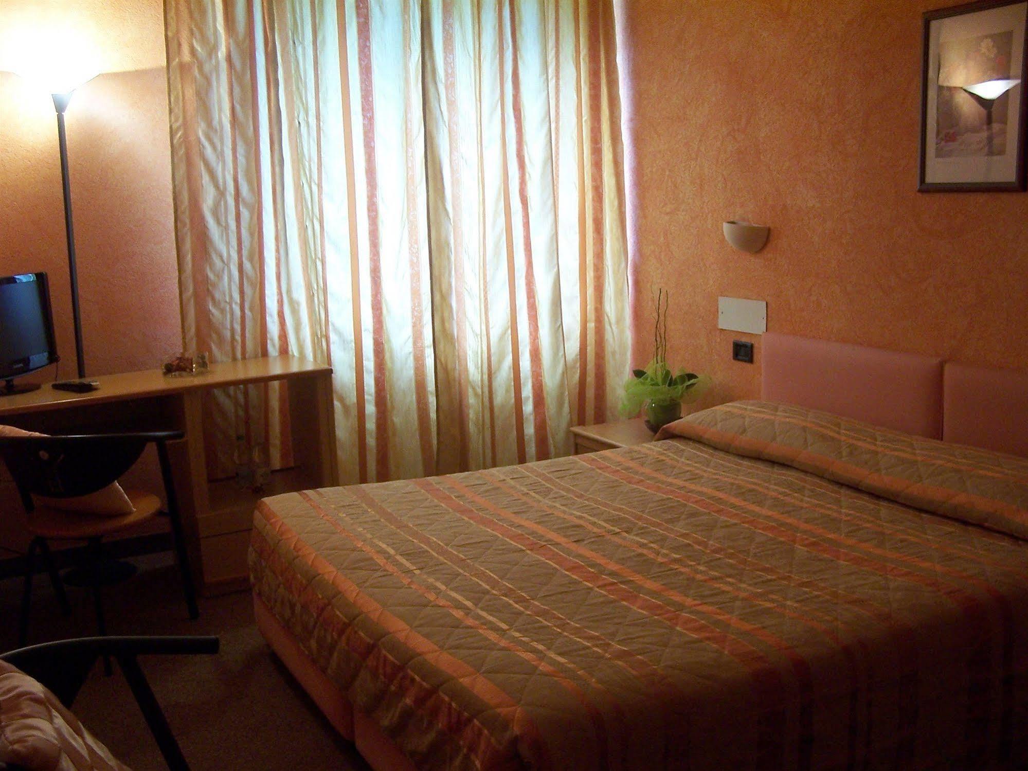 Hotel Panoramico Lago D'Orta (Adults Only) Madonna Del Sasso Екстериор снимка